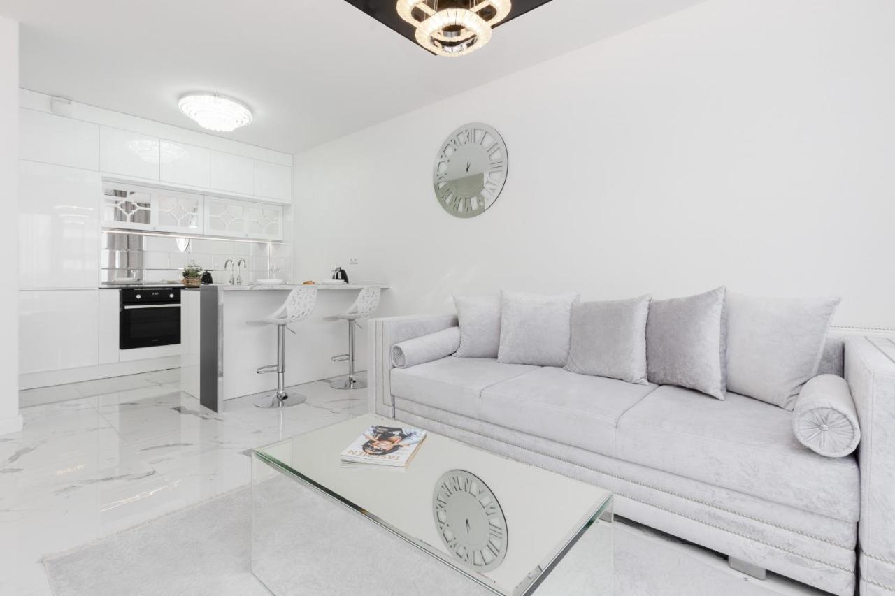 Elegant Apartments With Balcony & Parking Warsaw By Noclegi Renters Buitenkant foto