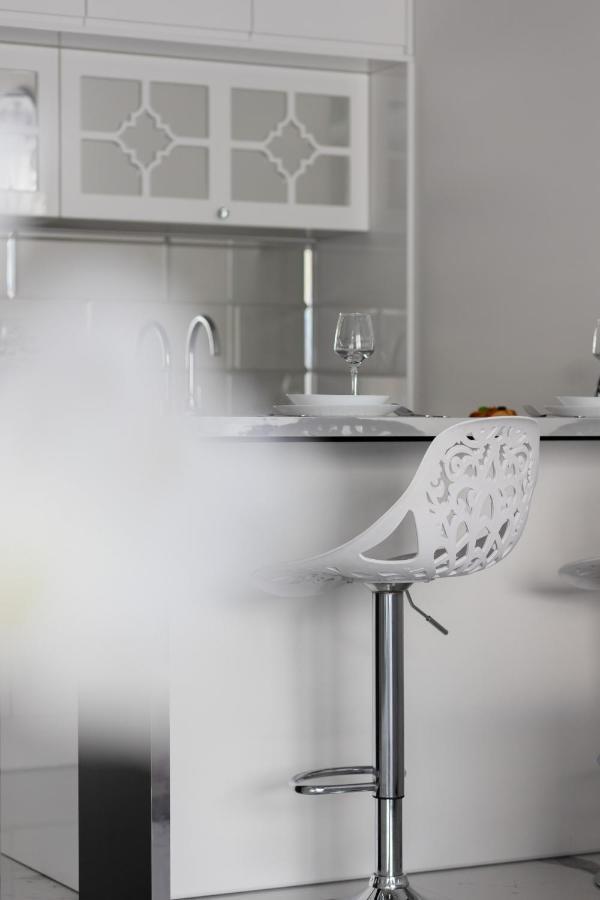 Elegant Apartments With Balcony & Parking Warsaw By Noclegi Renters Buitenkant foto